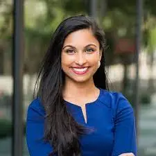 شاینا الی نویسنده کتاب