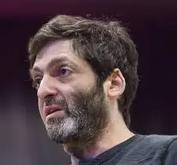 عکس دن آریلی نویسنده کتاب پول و عقل